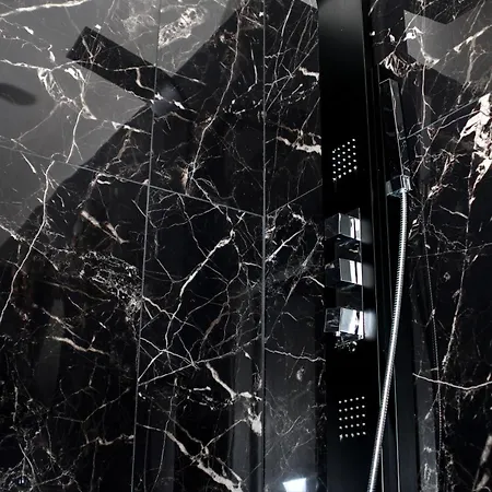 Terrazzo Esclusivo Con Zona Solarium Da 200 Mq *